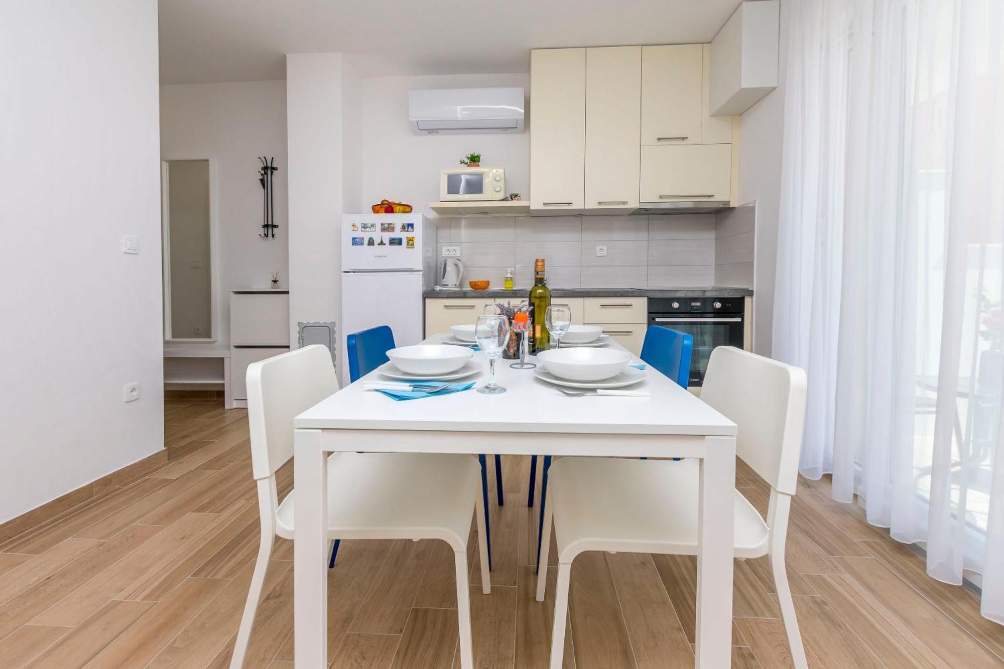 Apartments Tonka Primošten Rom bilde
