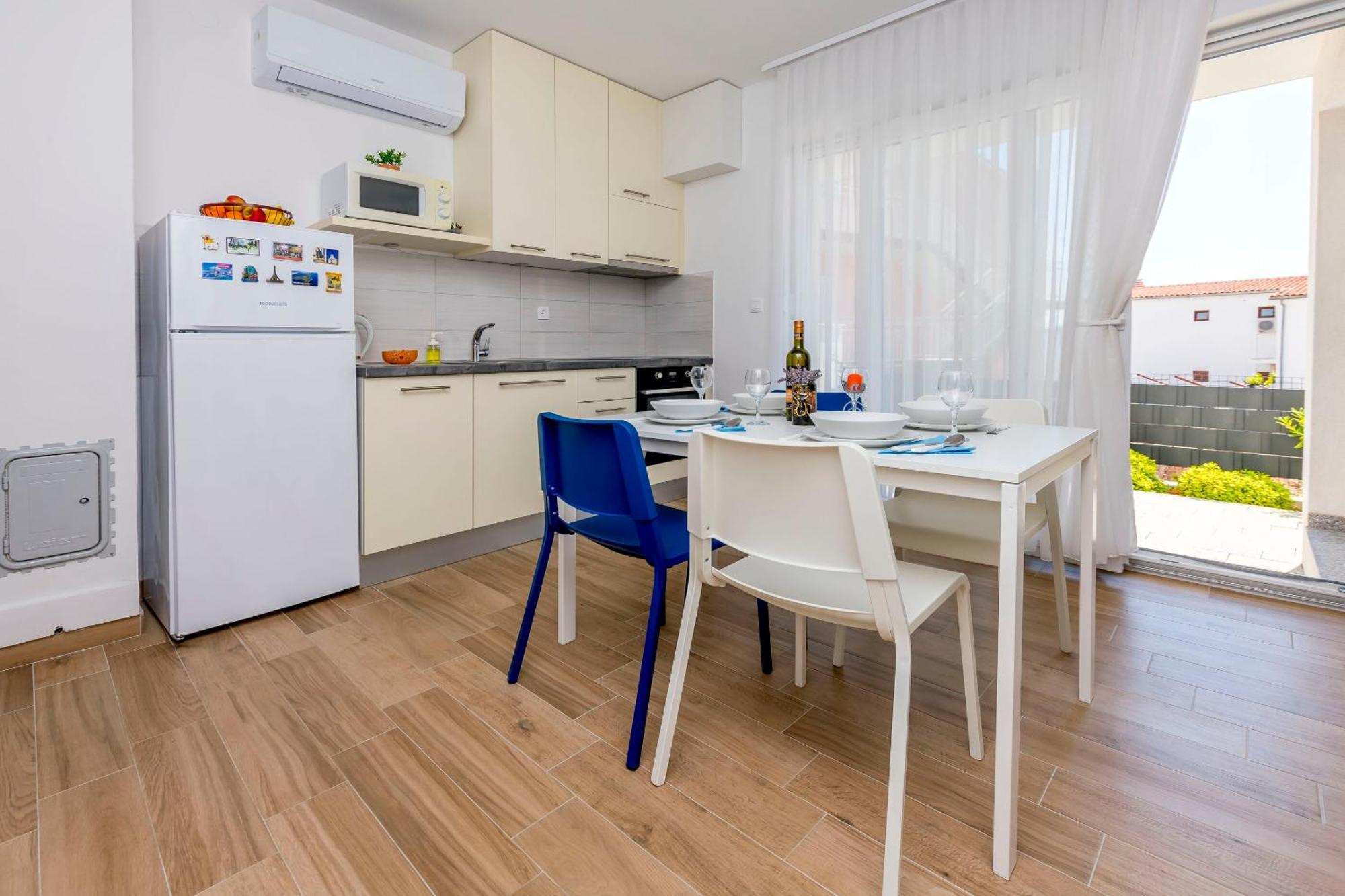Apartments Tonka Primošten Rom bilde
